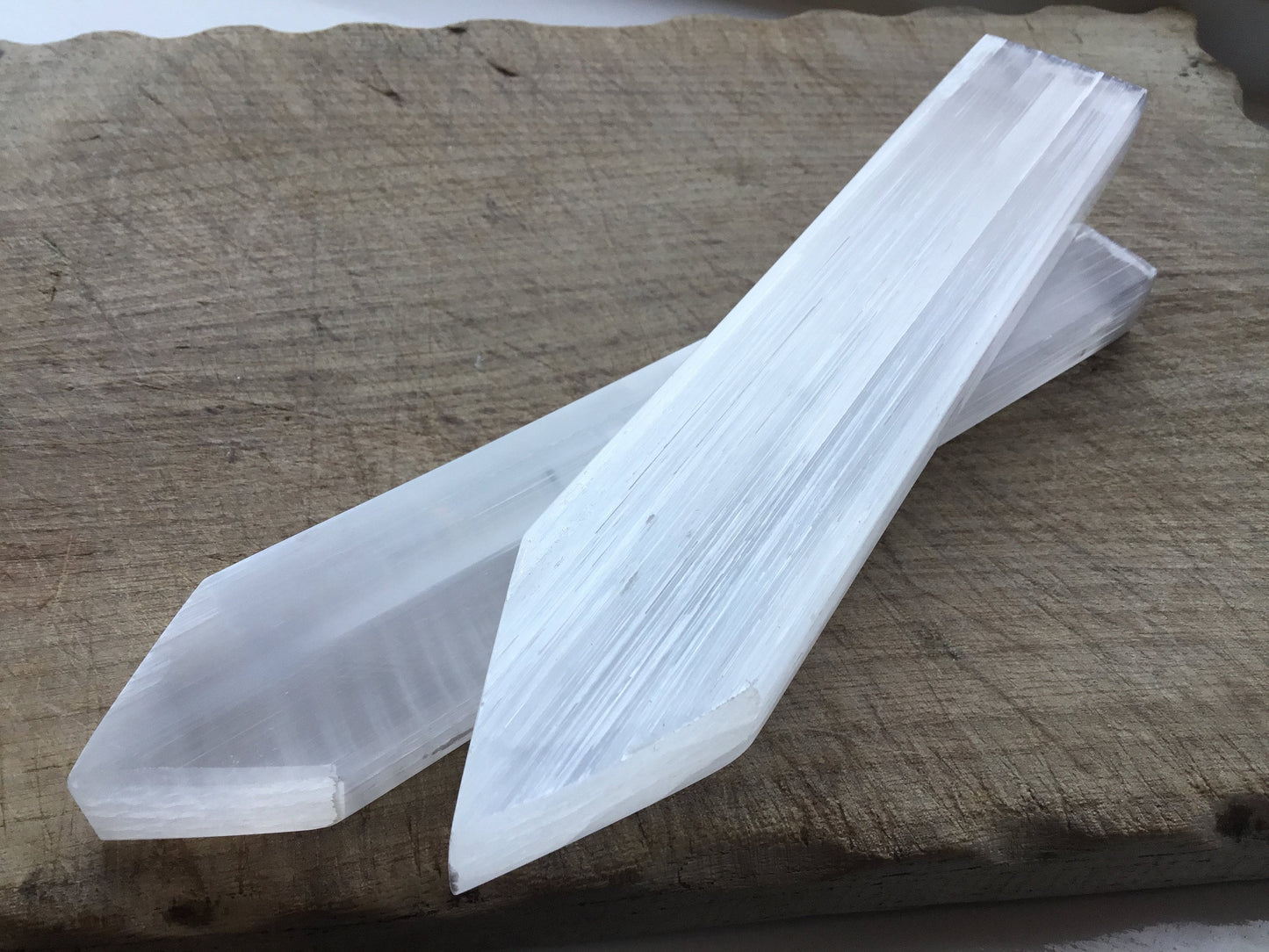 Selenite Charging Plate – Cleanse Crystals & Recharge Energy with Healing Stone Lore