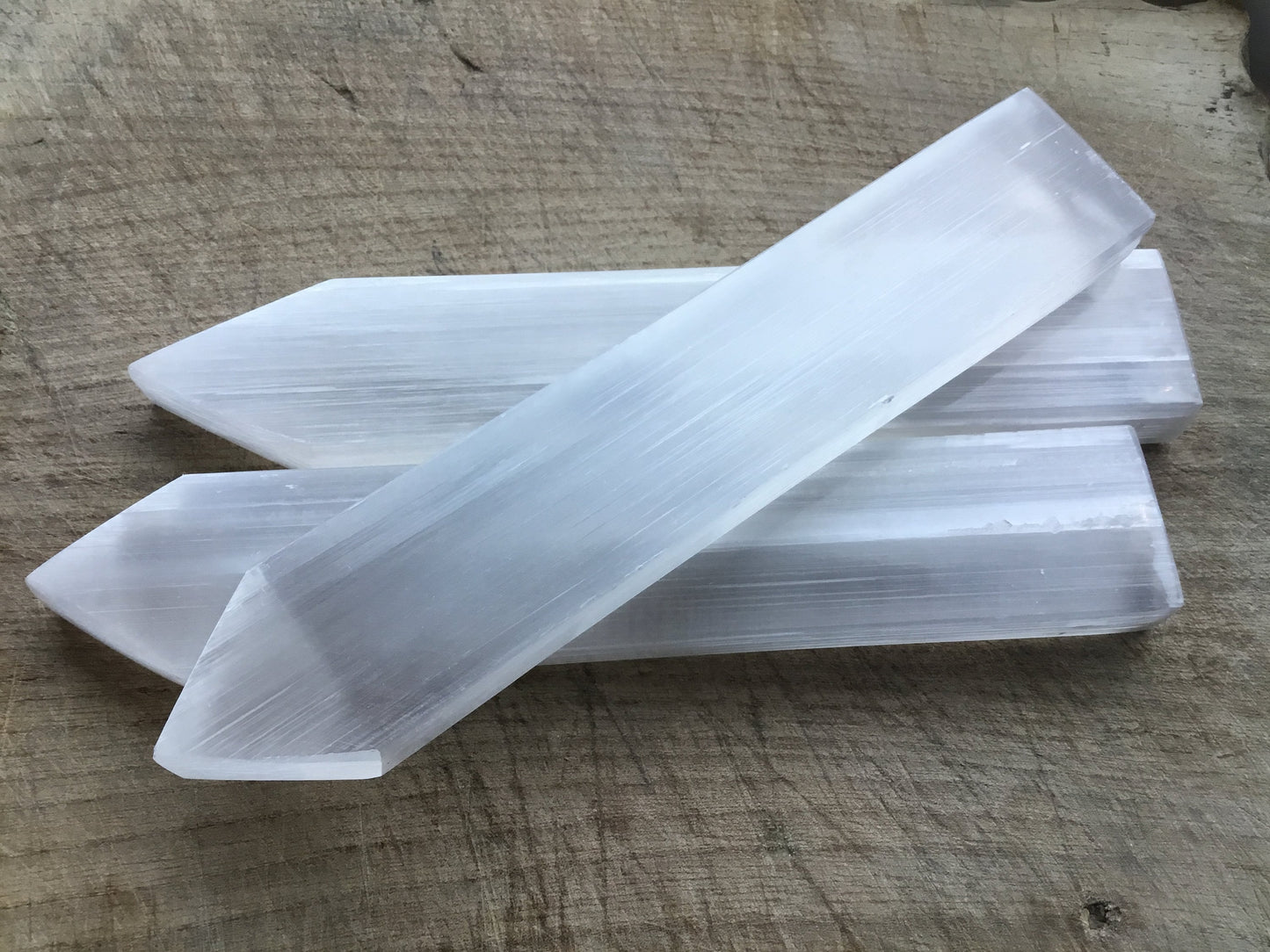 Selenite Charging Plate – Cleanse Crystals & Recharge Energy with Healing Stone Lore