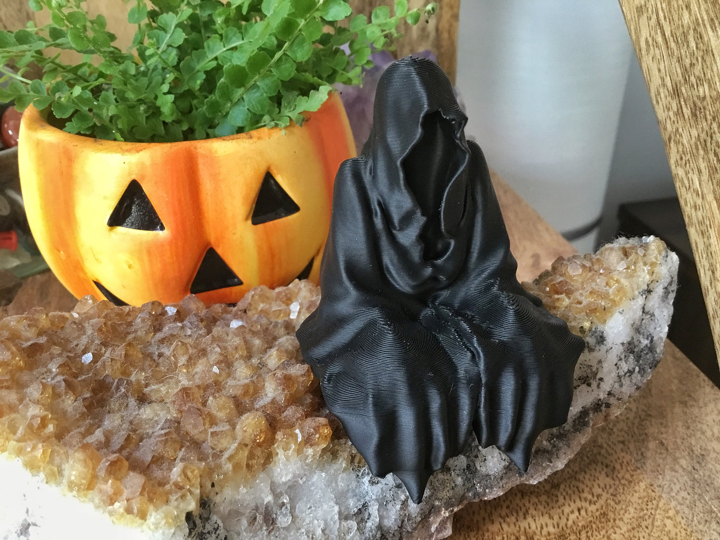 Sitting Ghost Figurine – Spooky-Cute 3D Decor for Shelves & Desks